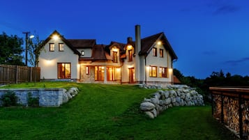 Villa | 4 bedrooms, WiFi