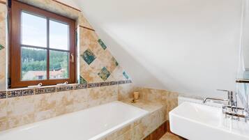Villa | Badezimmer | Duschwanne