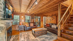 Smart TV, caminetto, videogiochi, tavolo da calcetto