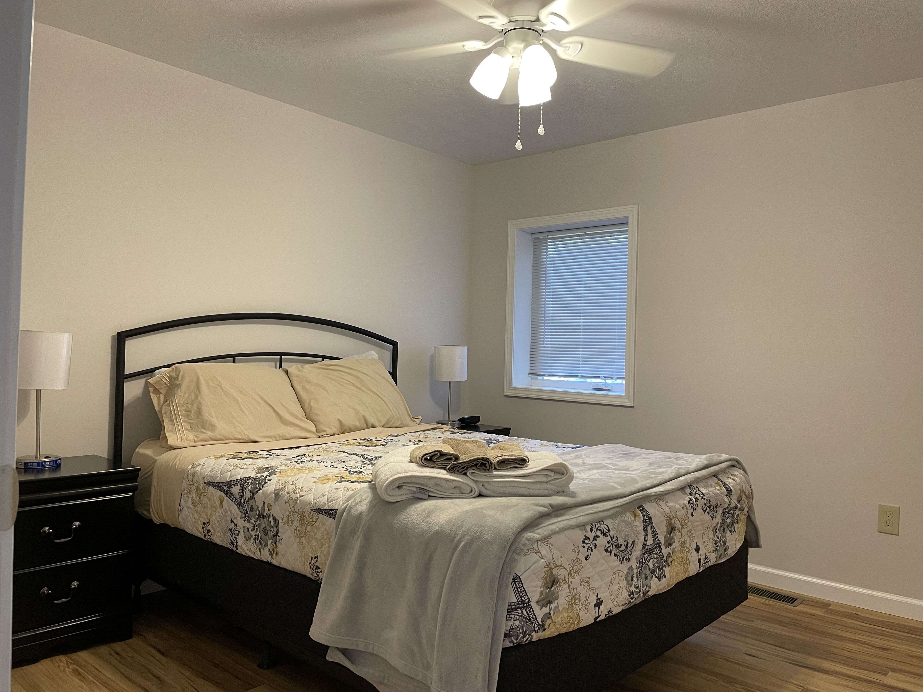 2 間睡房、熨斗/熨衫板、Wi-Fi、床單