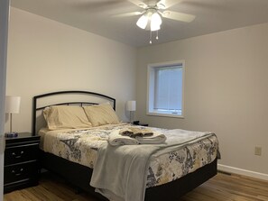 2 makuuhuonetta, silitysrauta/-lauta, Wi-Fi, vuodevaatteet