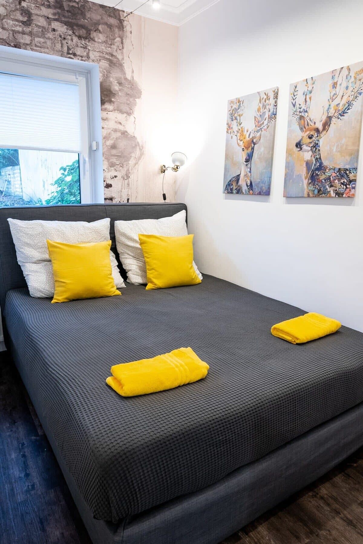 2 chambres, fer et planche à repasser, Wi-Fi, draps fournis