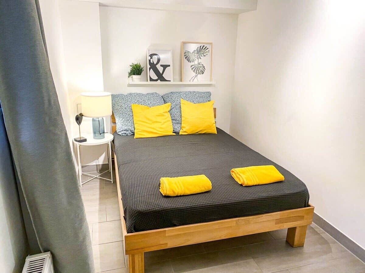 3 bedrooms, iron/ironing board, bed sheets