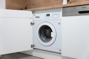 Interior - Hamburg Altona - Three Bedrooms for up to 10 (Hamburg)