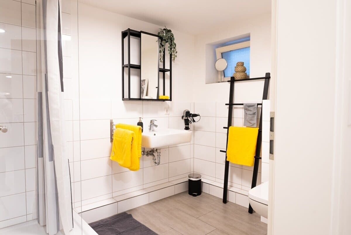 Shower, hair dryer, towels