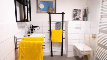 Dusche, Haartrockner, Handtücher