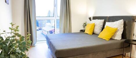 4 bedrooms, iron/ironing board, WiFi