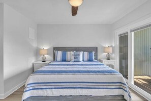 3 bedrooms, desk, Internet, bed sheets - Beach Getaway Among the Oaks: Community Pools, Short Walk to Beach Access (Caswell Beach)