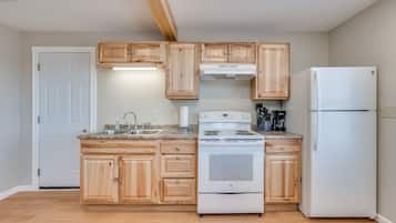 Microwave, oven, stovetop, coffee/tea maker