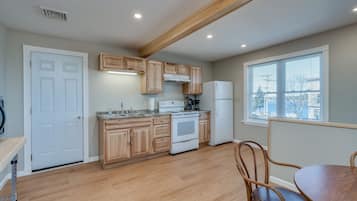 Microwave, oven, stovetop, coffee/tea maker
