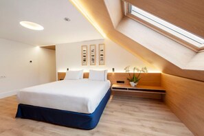 Daunenbettdecken, Minibar, Zimmersafe, Schreibtisch