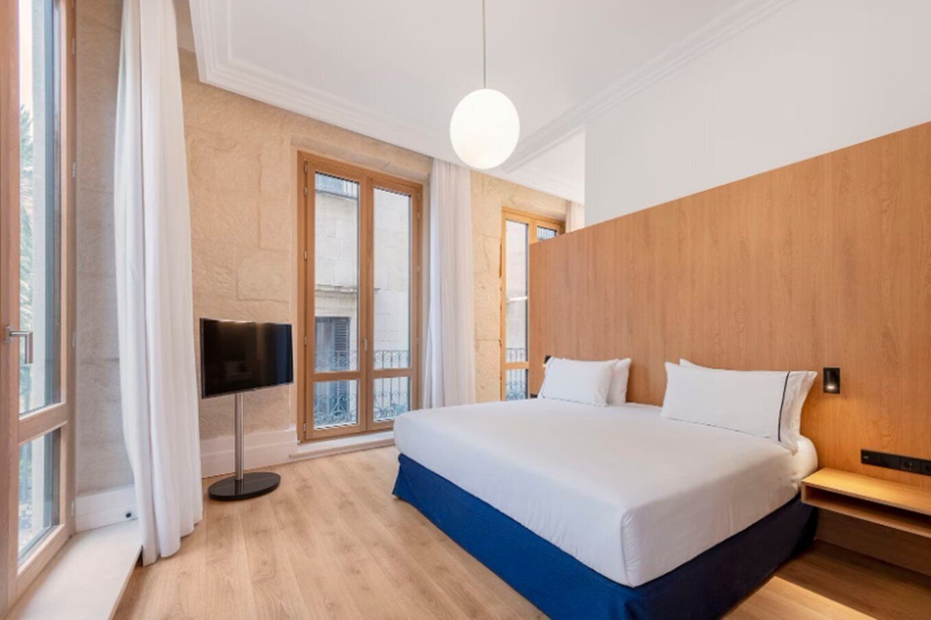 Daunenbettdecken, Minibar, Zimmersafe, Schreibtisch