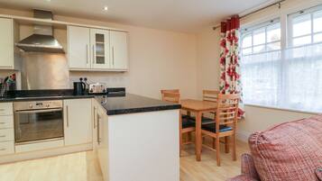 Casa de campo | Cocina privada | Frigorífico, lavavajillas, hervidor eléctrico y tostadora