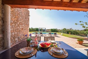 Outdoor dining - Finca in Mallorca El Rafal de Son Alberti with pool (Buger)