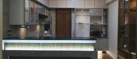 Kühlschrank, Mikrowelle, Ofen, Geschirrspüler