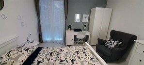 2 bedrooms, iron/ironing board, WiFi