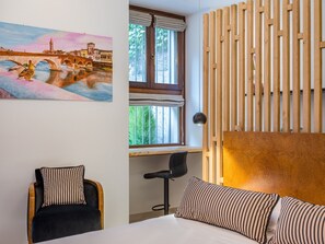 Individually furnished, desk, free WiFi, bed sheets - Design Rooms Verona (Verona)
