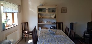 Dining - Spacious pet-friendly, accessible family holiday home at Hawthorn Farm, Kent (Ware, Ash, Canterbury)