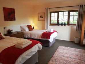 2 bedrooms, iron/ironing board, travel cot, free WiFi
