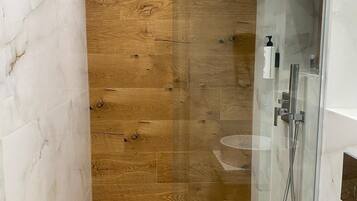 Comfort Studio, City View | Bathroom