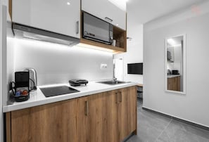 Apartment, 1 Bedroom, City View | Private kitchen