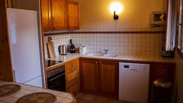 Frigorífic, microones, forn i placa de cuina