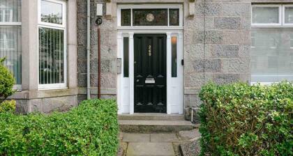 Summit West End Elegant 1 Bed Flat Free Parking