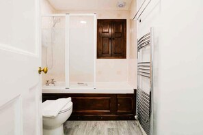 Departamento | Baño | Regadera, secadora de cabello, toallas 