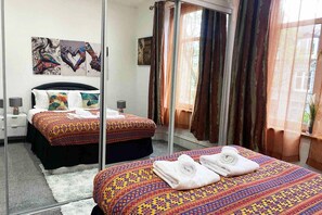 Apartament | 1 dormitori, planxa i posts de planxar, wifi gratuïta i roba de llit