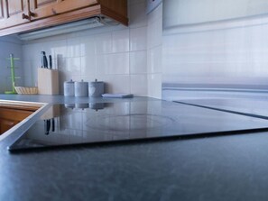 Apartament | Cuina privada | Frigorífic, microones, forn i placa de cuina