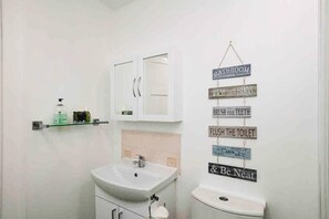 Departamento | Baño | Regadera, secadora de cabello, toallas 