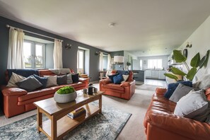 Living area - The Manor at Bogee Farm - sleeps 6 guests  in 3 bedrooms (Wadebridge)