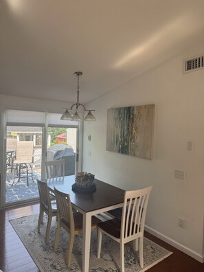 Dining - 4 Bedroom Pettaquamscutt Lake Shores Home (Narragansett)