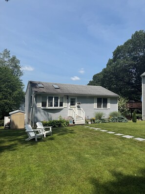 Exterior - 4 Bedroom Pettaquamscutt Lake Shores Home (Narragansett)
