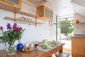 Cottage | Cucina privata | Frigorifero, lavastoviglie, pentole/stoviglie/utensili
