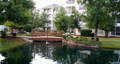 Great Location~Dog-Friendly~Cozy Cabin~Sleeps 6