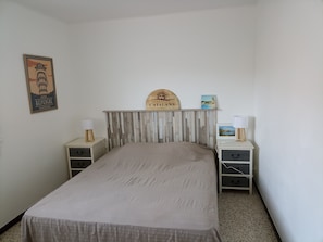 2 bedrooms, iron/ironing board