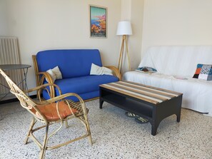 TV - Beautiful, well-equipped apartment with sea view (cerbere)