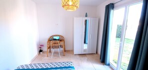 3 bedrooms, desk, soundproofing, iron/ironing board - Quiet house near Aix-en-Provence (Saint-Cannat)