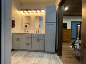 3 chambres, bureau, Wi-Fi, draps fournis