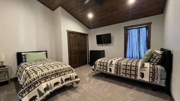 4 bedrooms, desk, WiFi, bed sheets