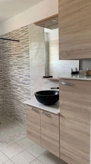 Shower, towels