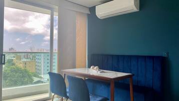 Apartamento básico | Sala de jantar