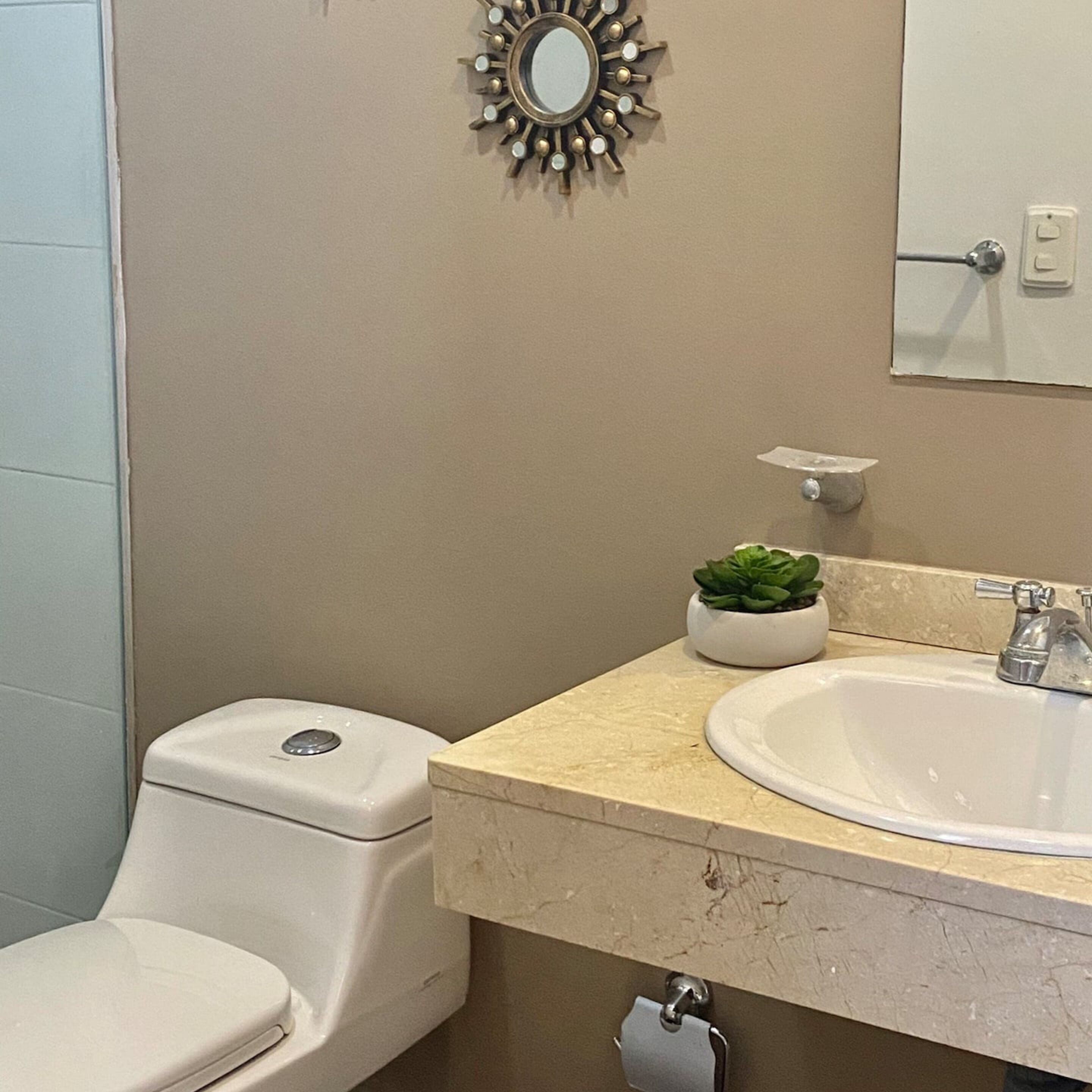 Apartemen Basic | Kamar mandi | Bathtub dan handuk