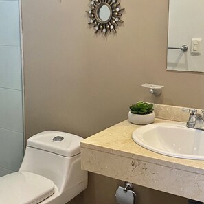 Basic Apartment | Bathroom | Bathtub, towels