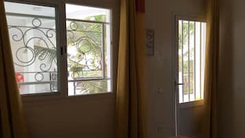 1 chambre, fer et planche Ă  repasser, Wi-Fi gratuit, draps fournis