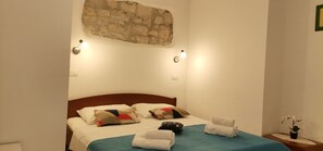 2 habitaciones, tabla de planchar con plancha y wifi gratis 