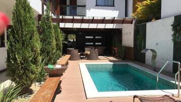 Outdoor pool, pool loungers