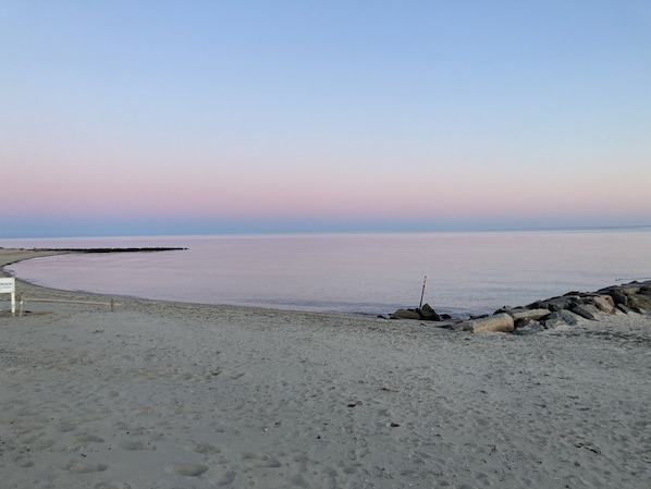In Strandnähe, Liegestühle, Strandtücher