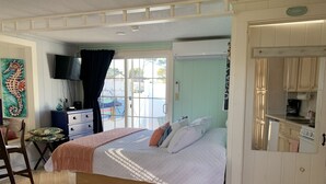 Tabla de planchar con plancha, wifi y ropa de cama 